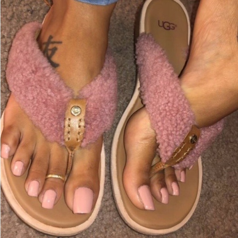 UGG Women’s Blush Pink Shearling Thong Sandals